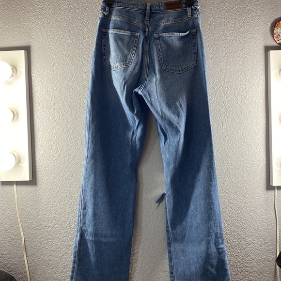 Hollister Ultra High Rise Dad Jean - Picture 8 of 11